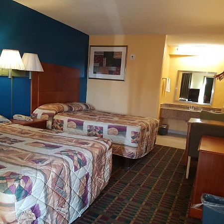 Executive Inn Виктория Екстериор снимка