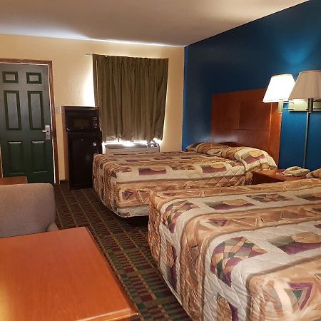 Executive Inn Виктория Екстериор снимка