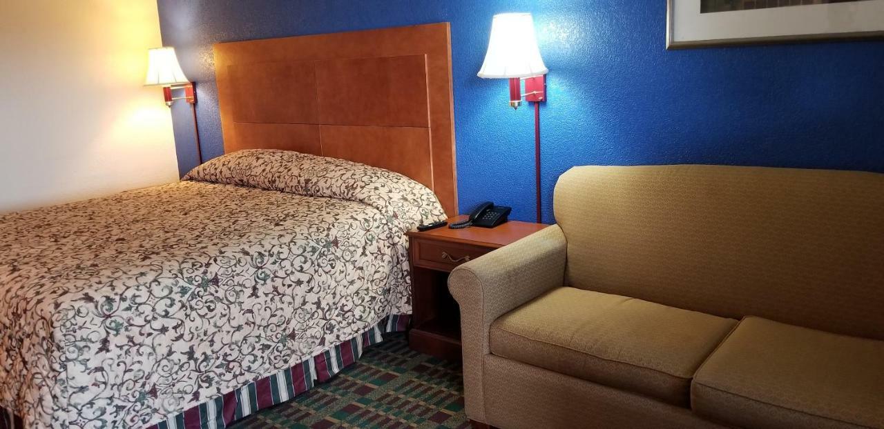 Executive Inn Виктория Екстериор снимка