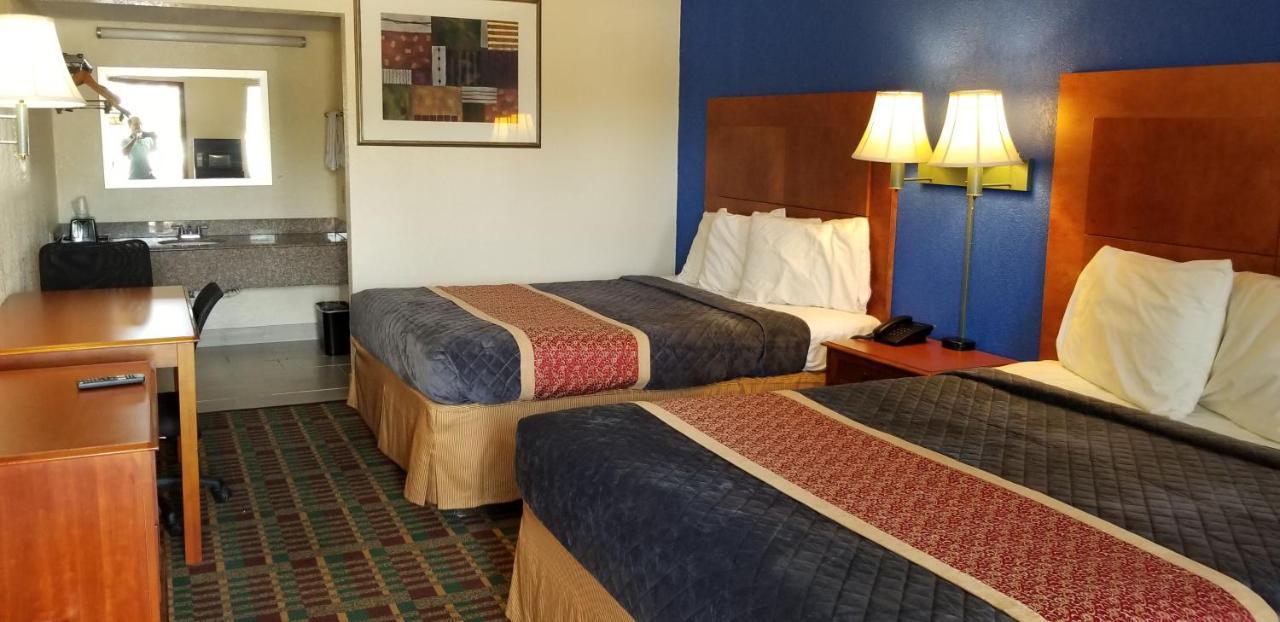 Executive Inn Виктория Екстериор снимка