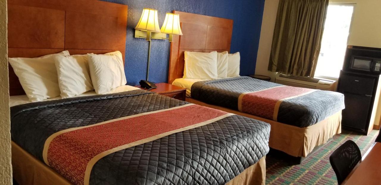 Executive Inn Виктория Екстериор снимка
